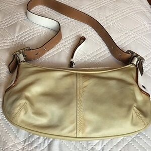 Elegant Coach Cream Shoulder Bag